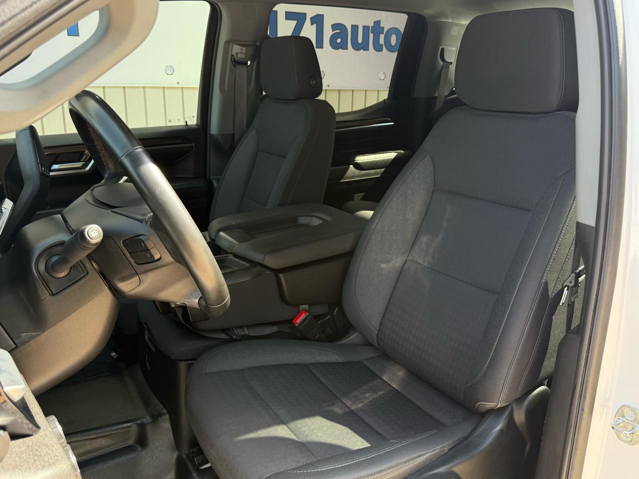 Chevrolet Silverado 1500 2WD Crew Cab 147" LT 2023