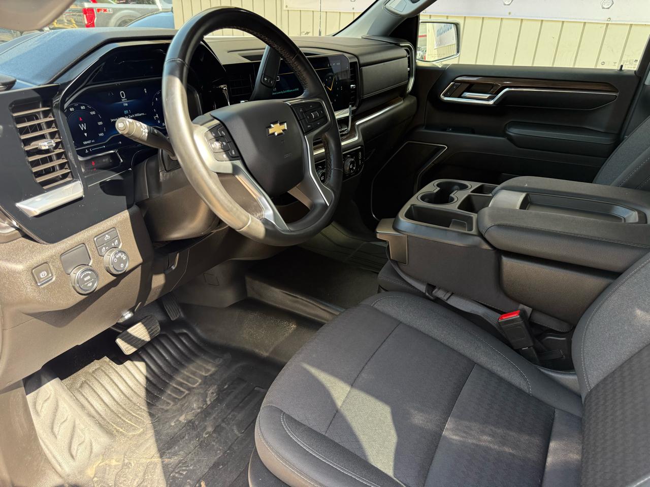 Chevrolet Silverado 1500 2WD Crew Cab 147" LT 2023