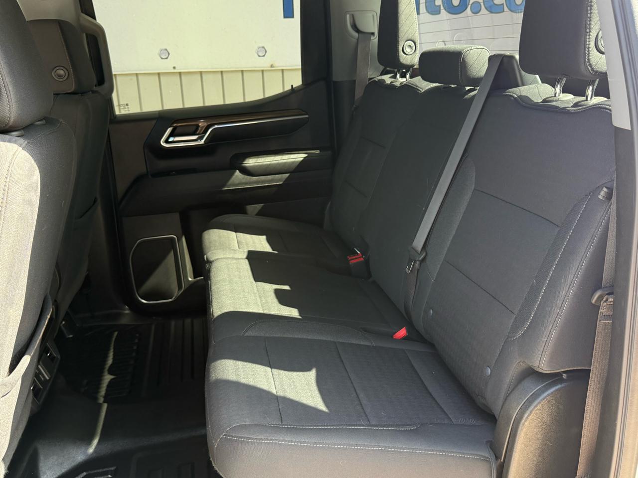 Chevrolet Silverado 1500 2WD Crew Cab 147" LT 2023