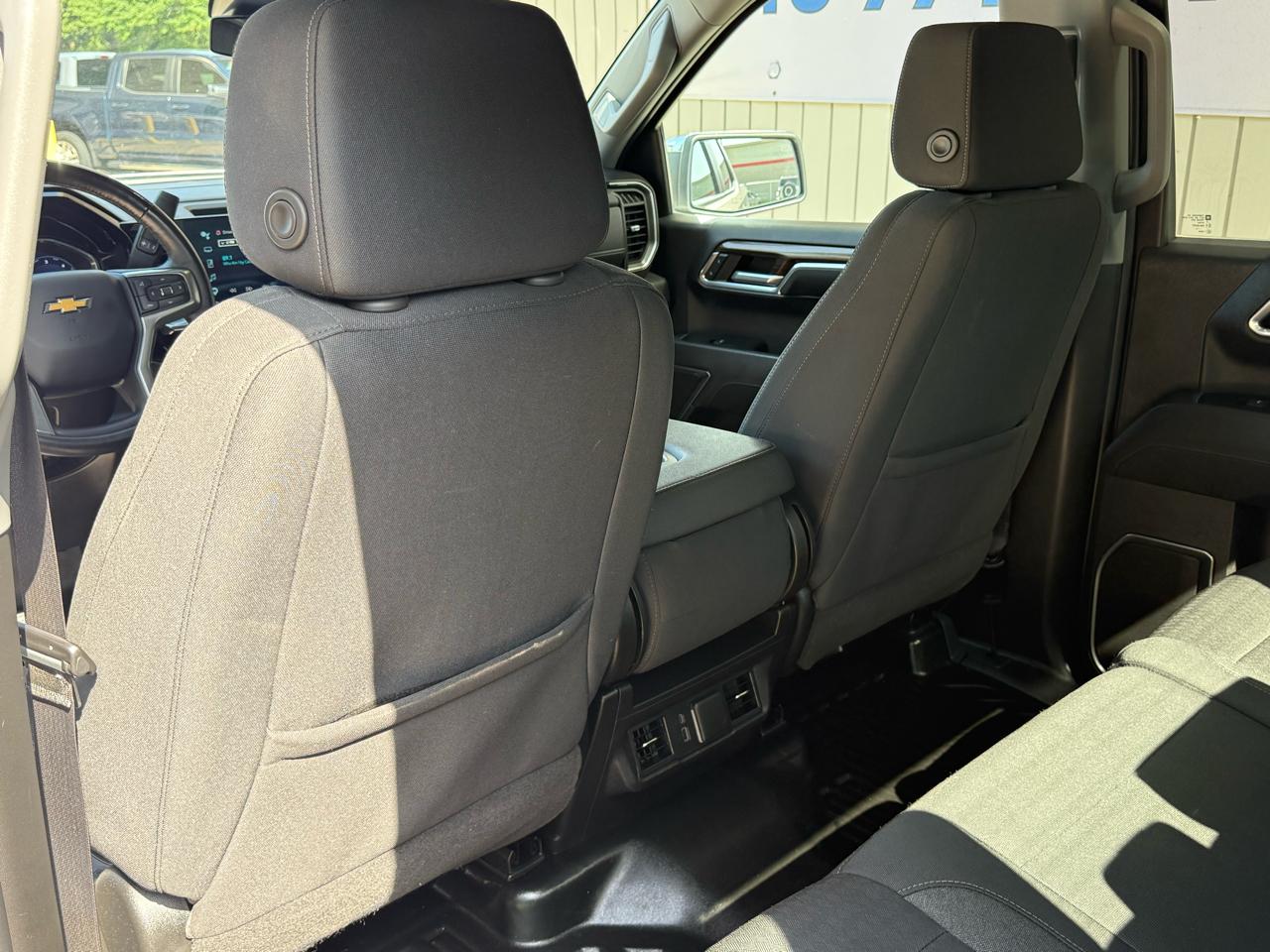 Chevrolet Silverado 1500 2WD Crew Cab 147" LT 2023