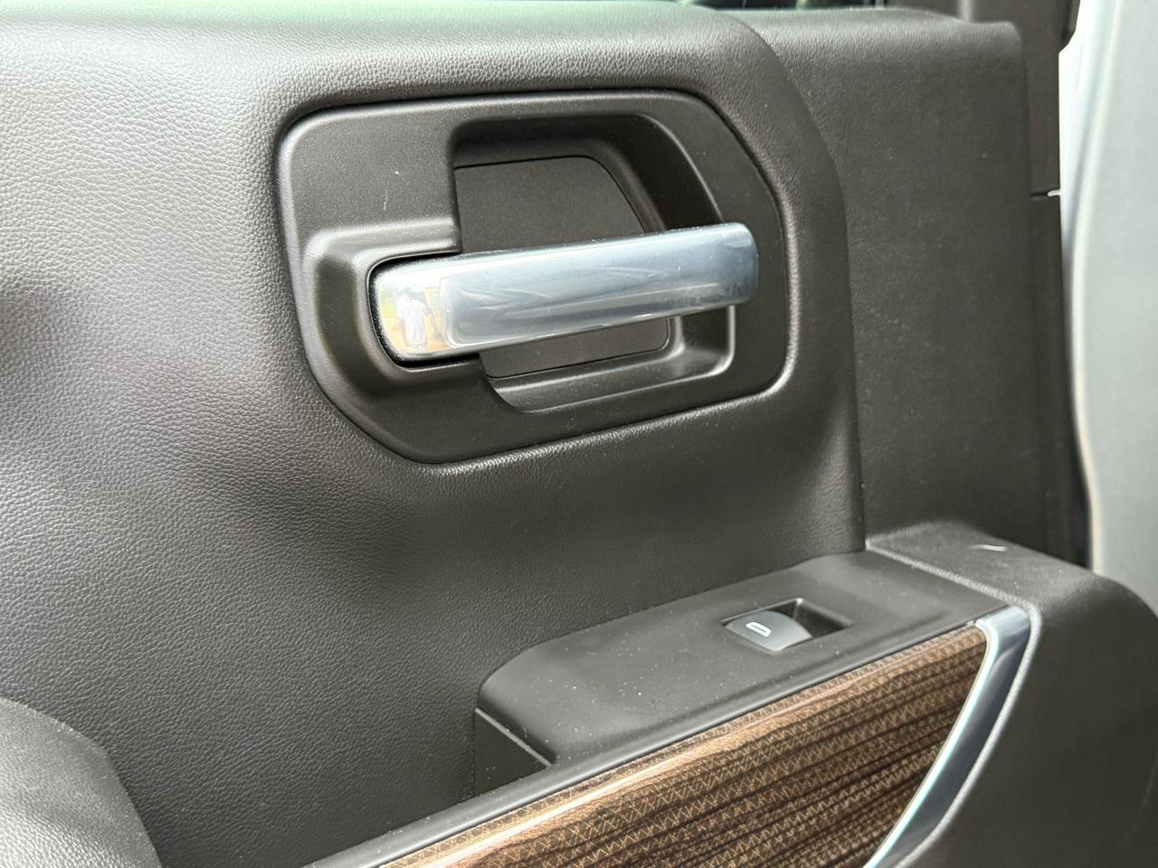 Chevrolet Silverado 1500 4WD Crew Cab 147" LT 2020