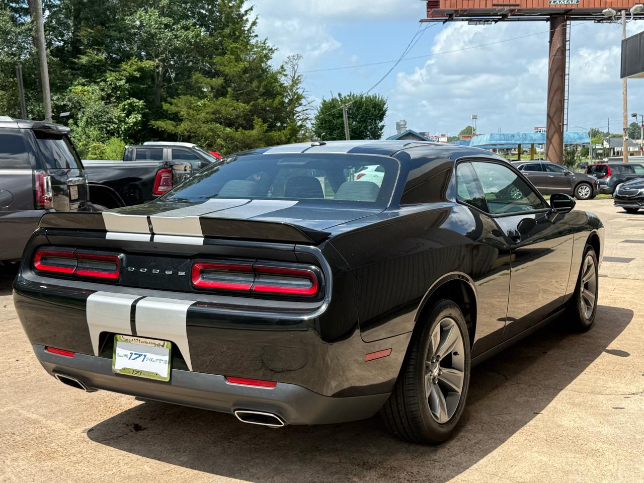 Dodge Challenger SXT RWD 2019