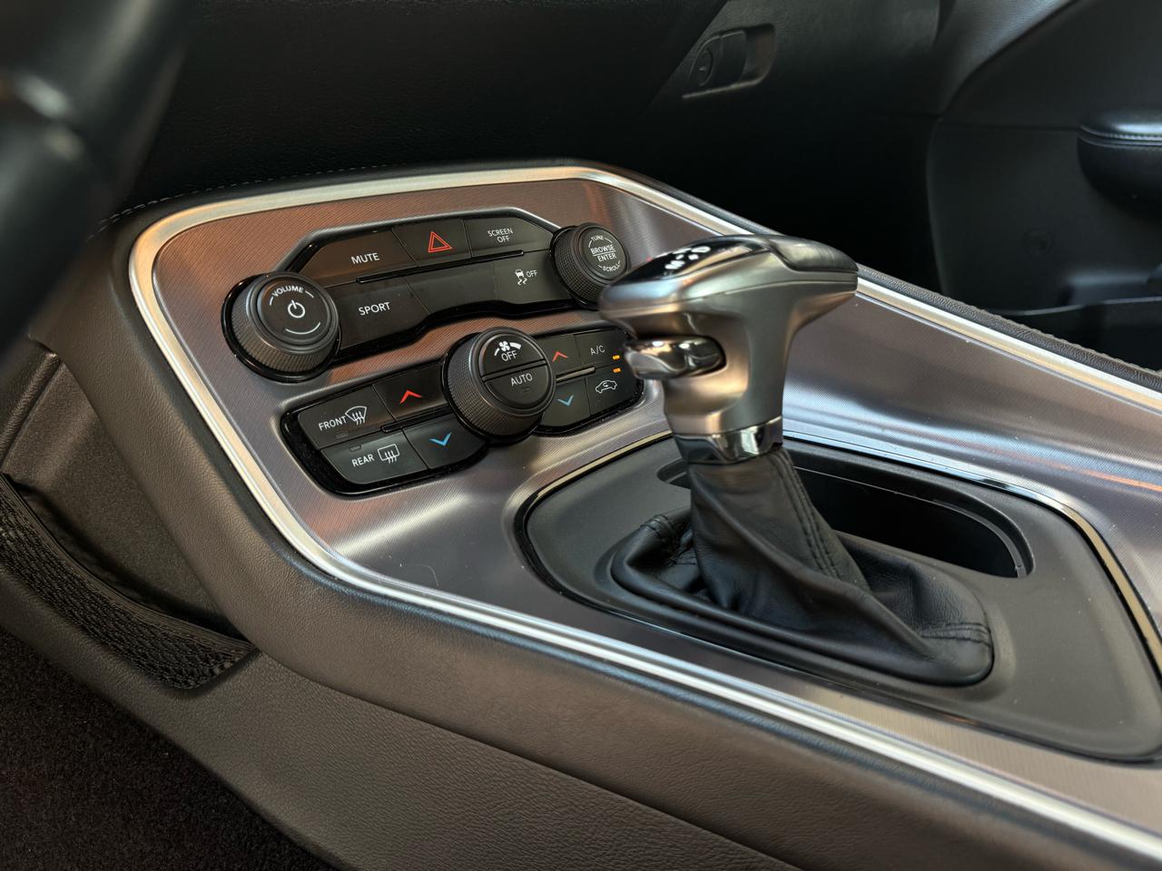 Dodge Challenger SXT RWD 2019