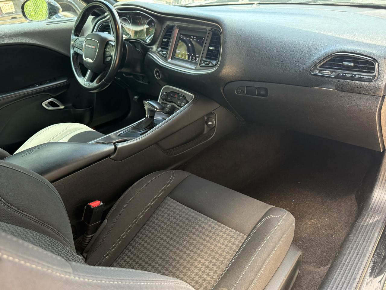 Dodge Challenger SXT RWD 2019