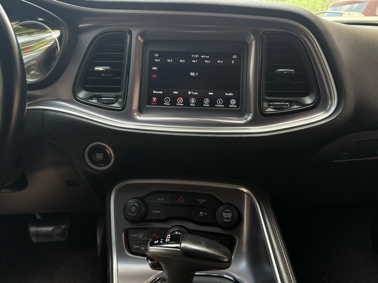 Dodge Challenger SXT RWD 2019