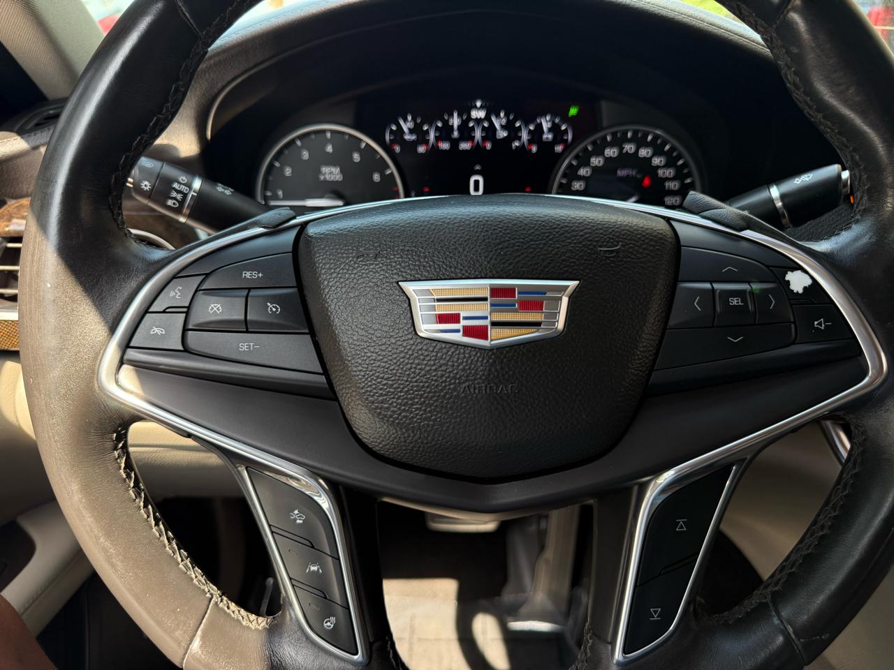 Cadillac CT6 4dr Sdn 2.0L Turbo Luxury RWD 2017