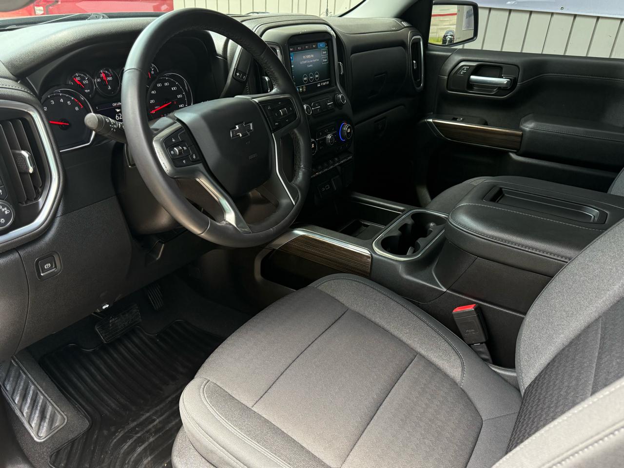 Chevrolet Silverado 1500 4WD Crew Cab 147" RST 2021