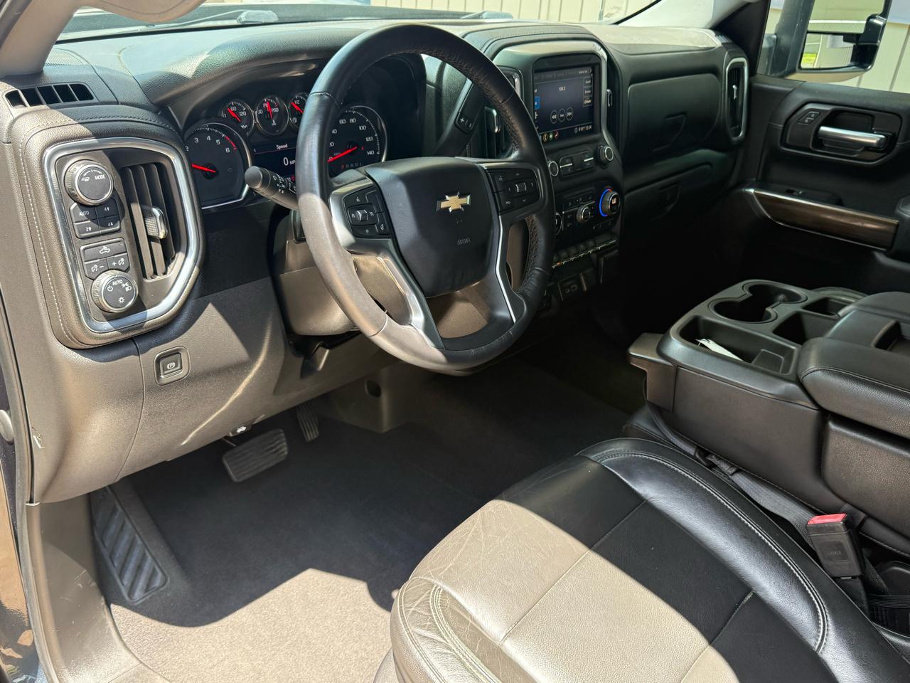 Chevrolet Silverado 1500 4WD Crew Cab 147" LT 2020