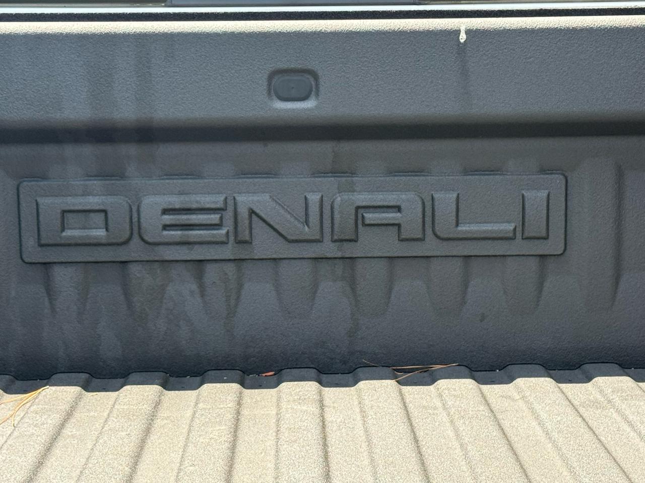 GMC Sierra 1500 4WD Crew Cab 143.5" Denali 2016
