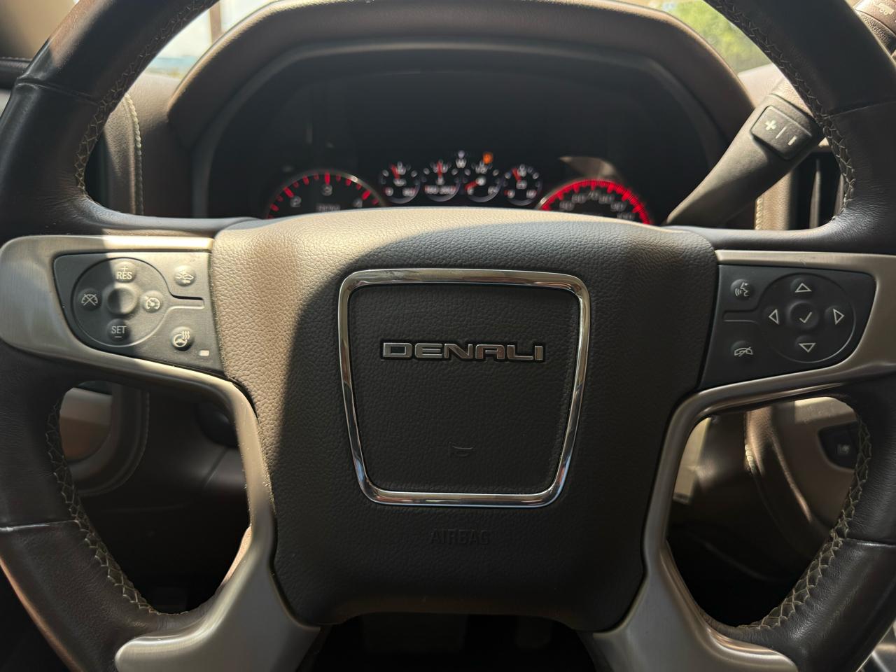 GMC Sierra 1500 4WD Crew Cab 143.5" Denali 2016