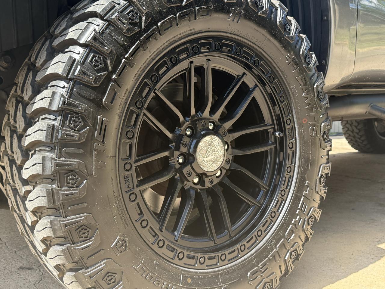 Nissan Titan XD 4x4 Diesel Crew Cab SL 2017
