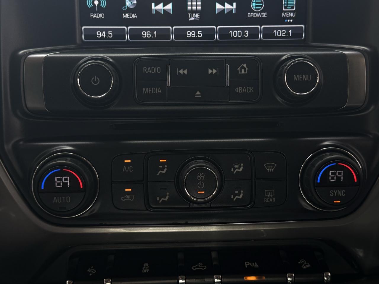 GMC Sierra 1500 4WD Crew Cab 143.5" SLT 2018