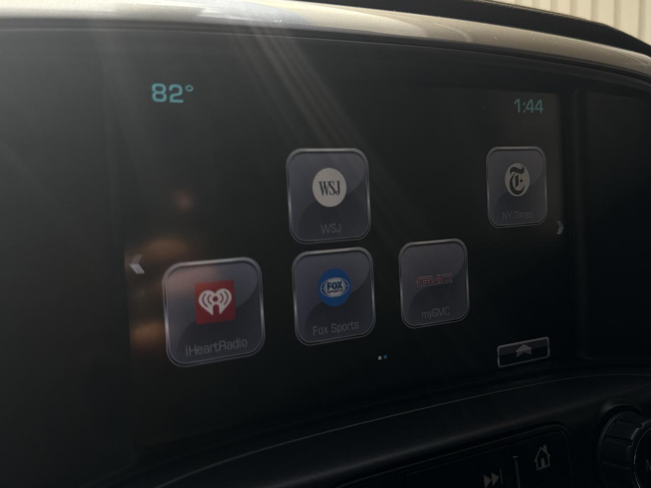 GMC Sierra 1500 4WD Crew Cab 143.5" SLT 2018