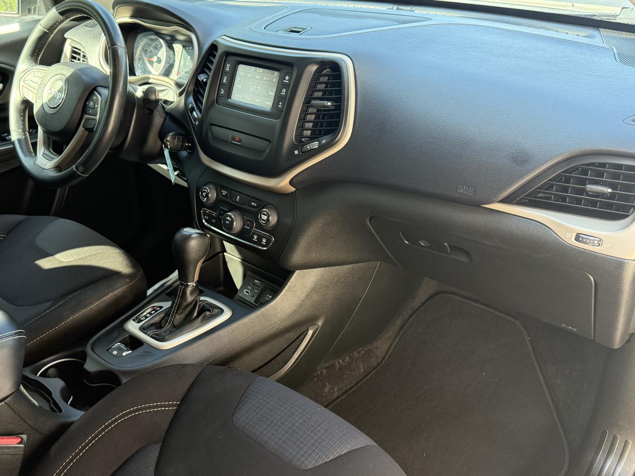 Jeep Cherokee FWD 4dr Latitude 2015