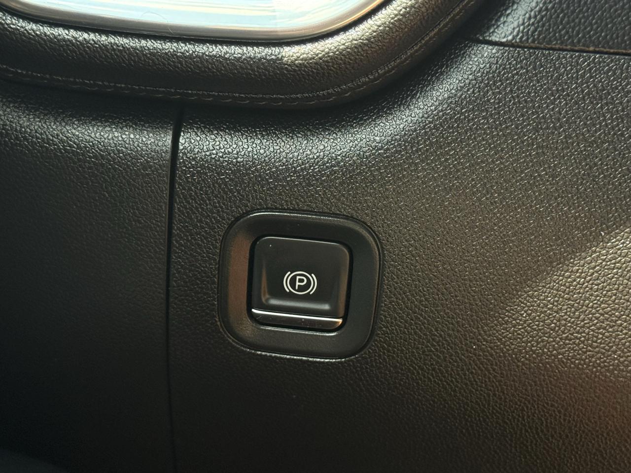 GMC Sierra 1500 4WD Crew Cab 147" Denali 2021