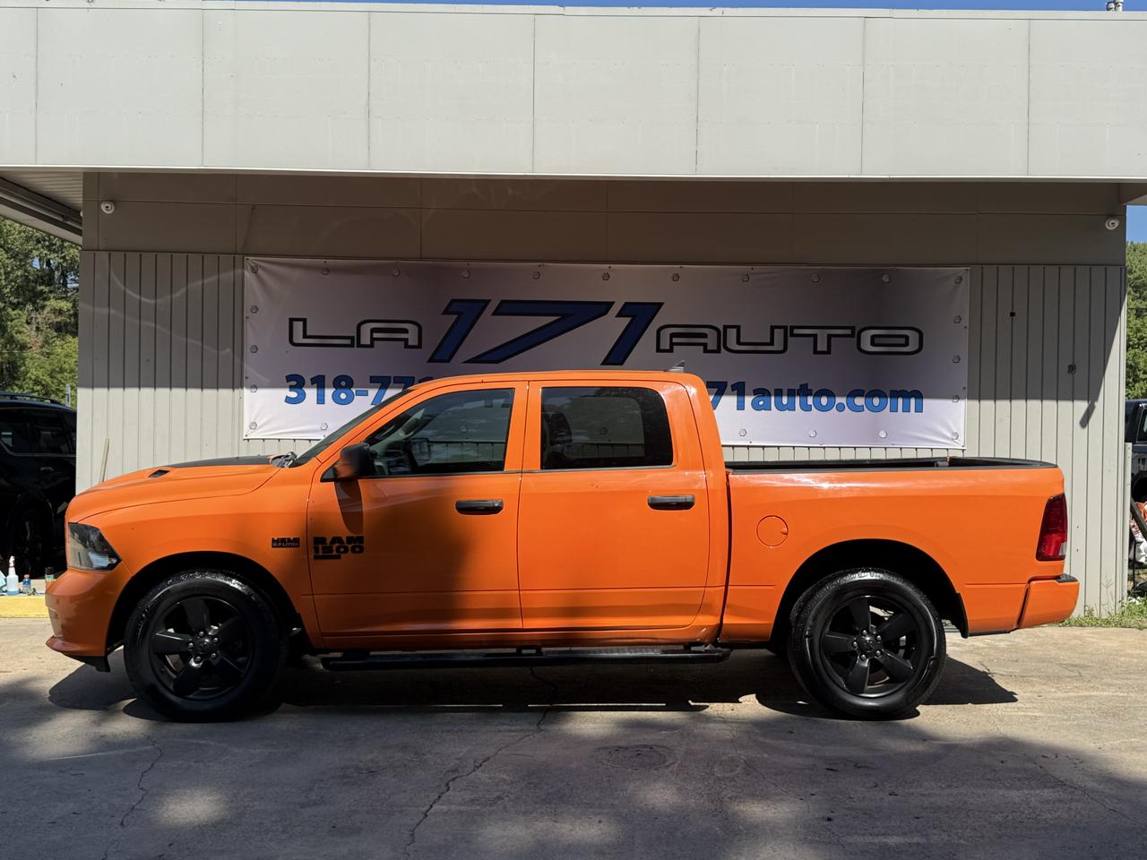 RAM 1500 Classic Express 4x2 Crew Cab 5'7" Box 2019