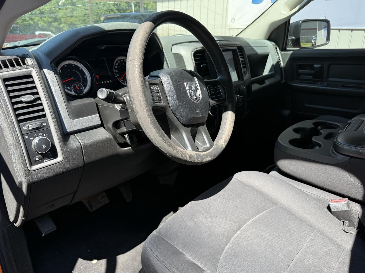 RAM 1500 Classic Express 4x2 Crew Cab 5'7" Box 2019