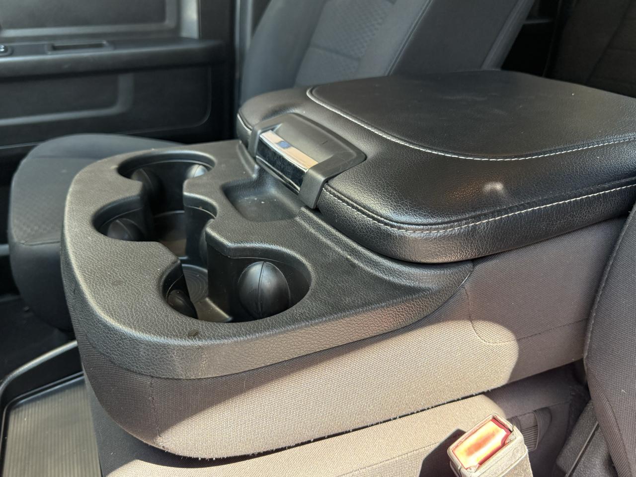 RAM 1500 Classic Express 4x2 Crew Cab 5'7" Box 2019