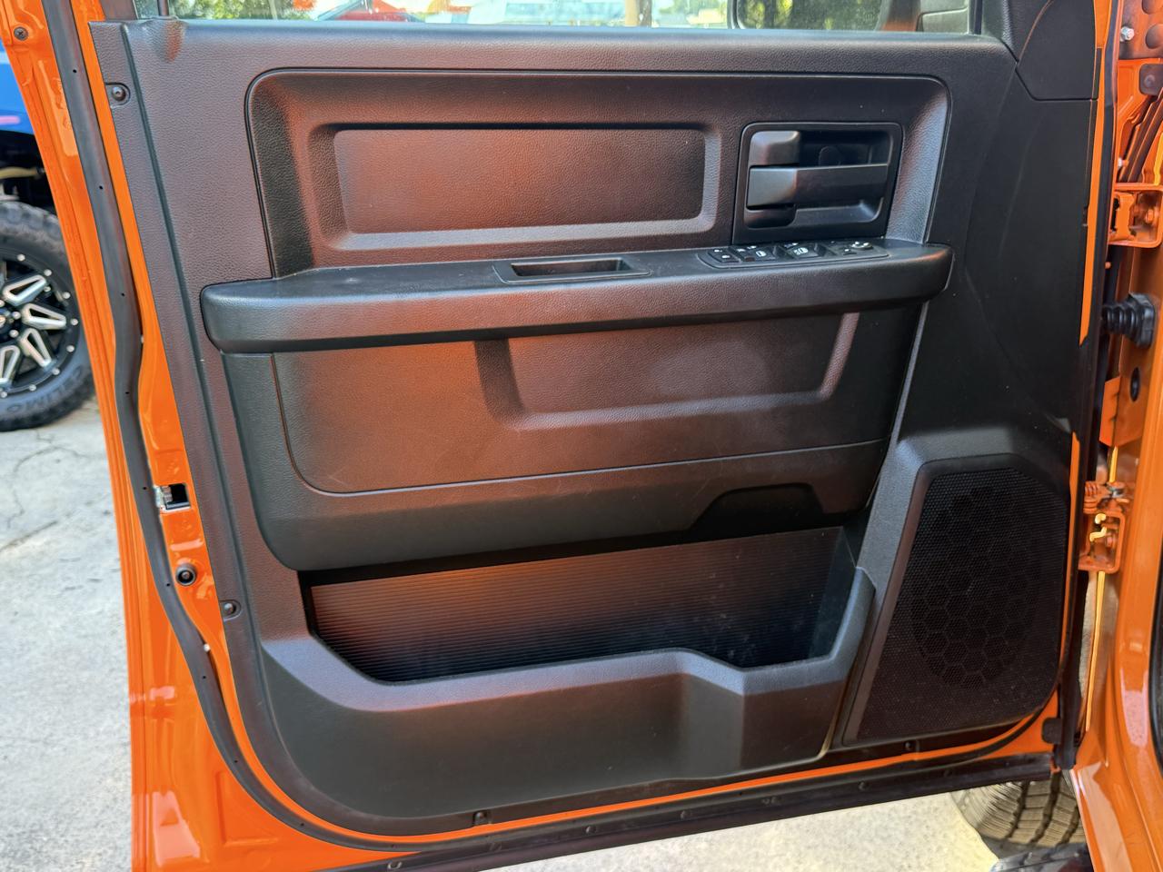 RAM 1500 Classic Express 4x2 Crew Cab 5'7" Box 2019