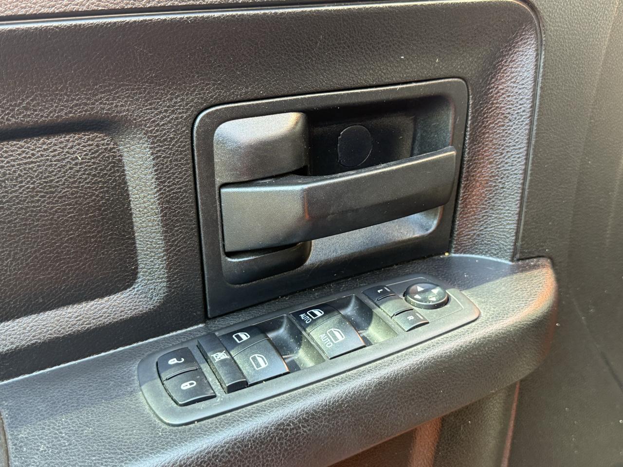 RAM 1500 Classic Express 4x2 Crew Cab 5'7" Box 2019