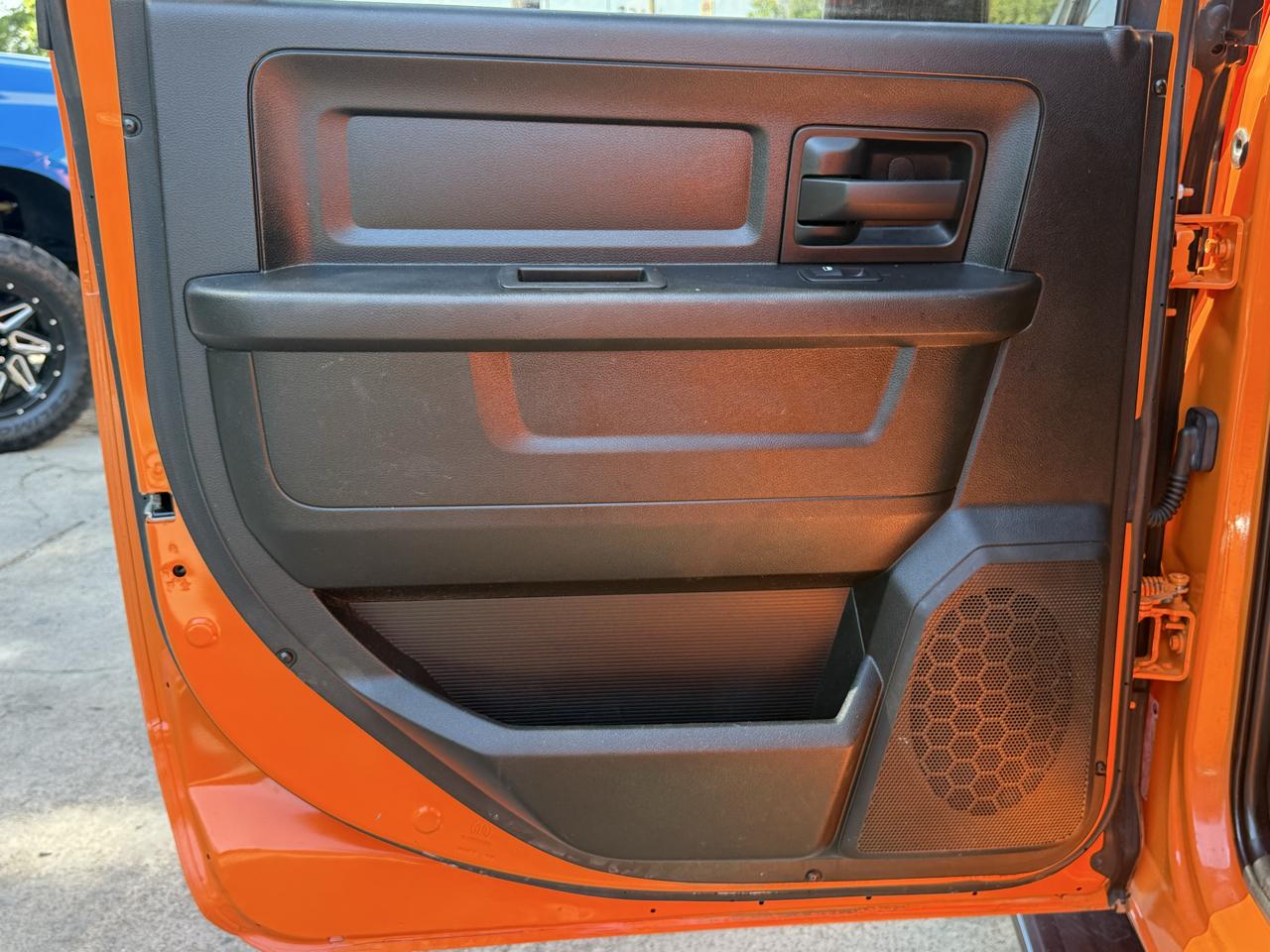 RAM 1500 Classic Express 4x2 Crew Cab 5'7" Box 2019