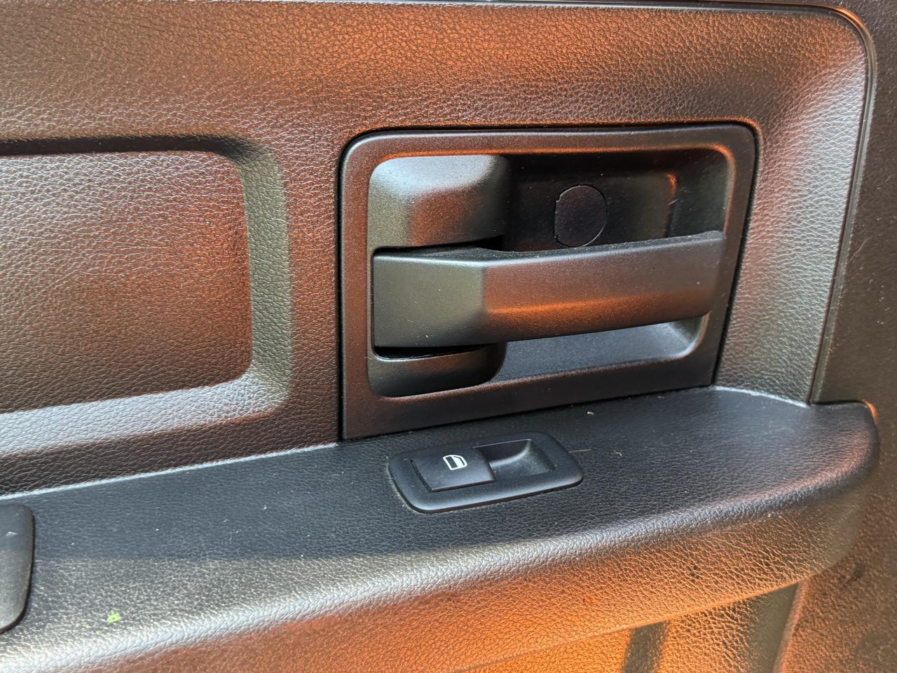 RAM 1500 Classic Express 4x2 Crew Cab 5'7" Box 2019