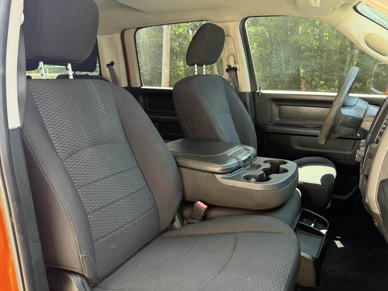 RAM 1500 Classic Express 4x2 Crew Cab 5'7" Box 2019