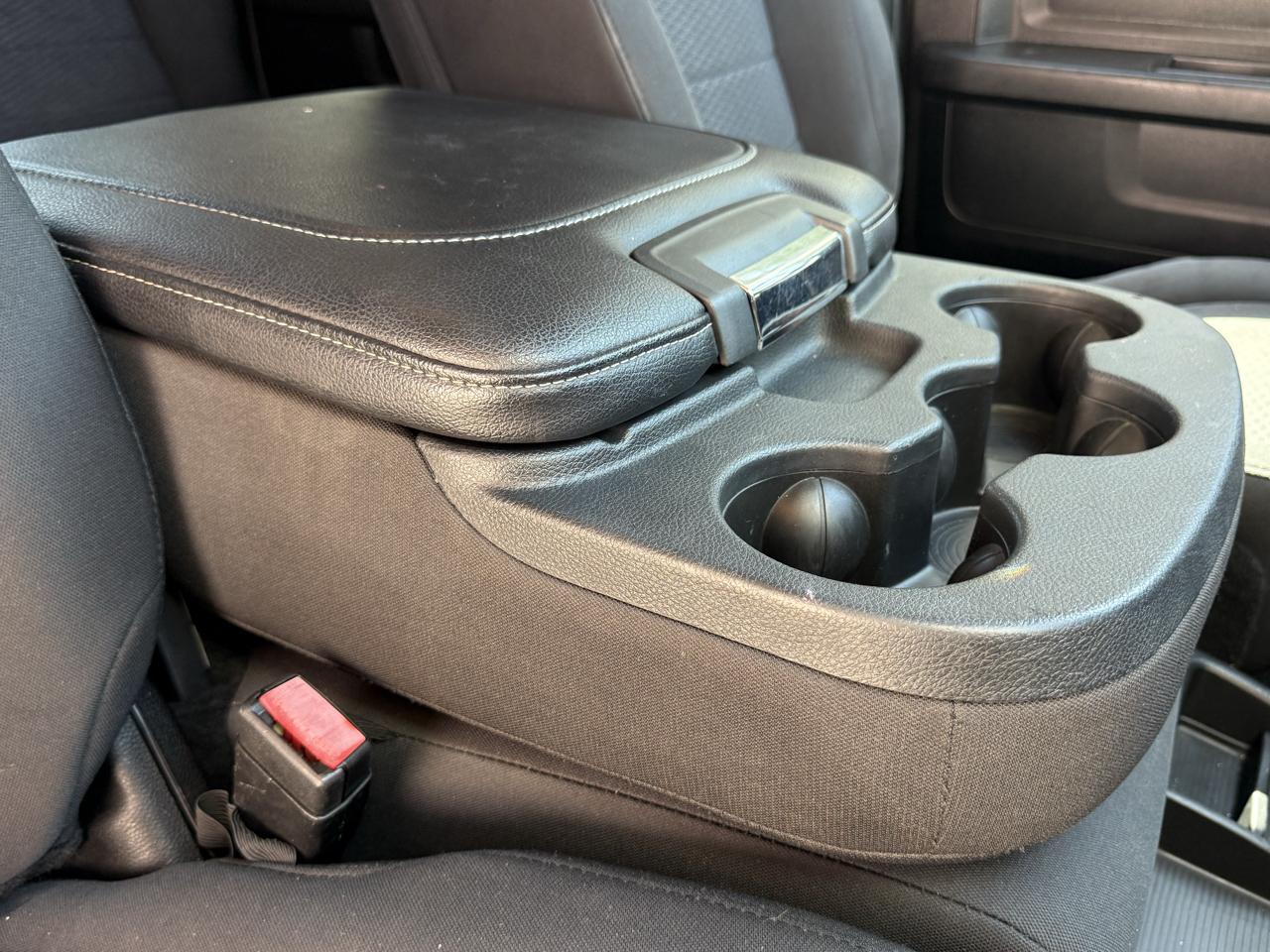 RAM 1500 Classic Express 4x2 Crew Cab 5'7" Box 2019