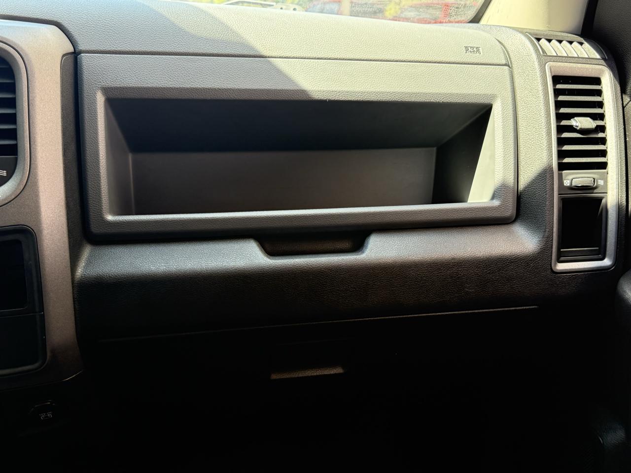 RAM 1500 Classic Express 4x2 Crew Cab 5'7" Box 2019