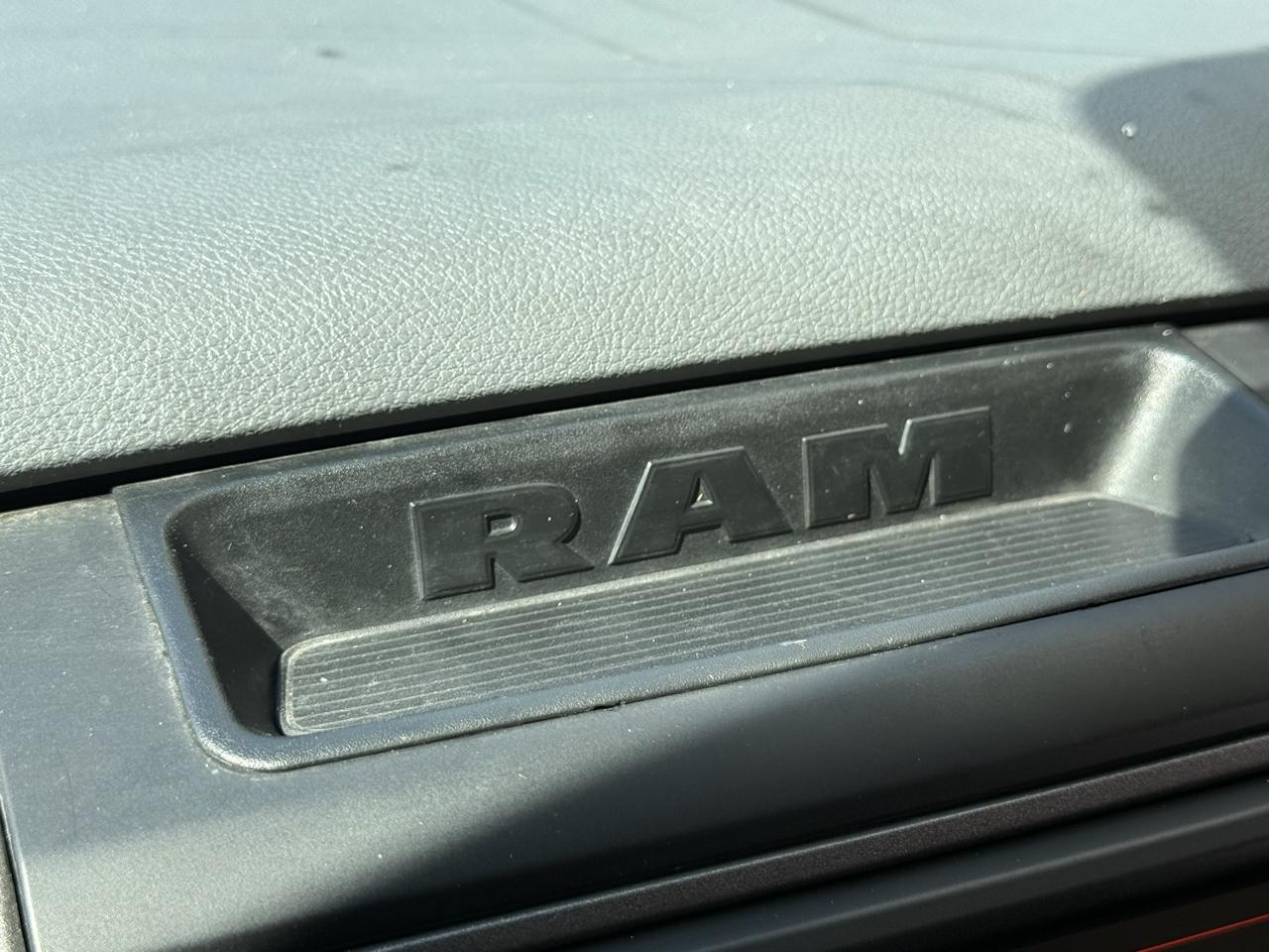 RAM 1500 Classic Express 4x2 Crew Cab 5'7" Box 2019