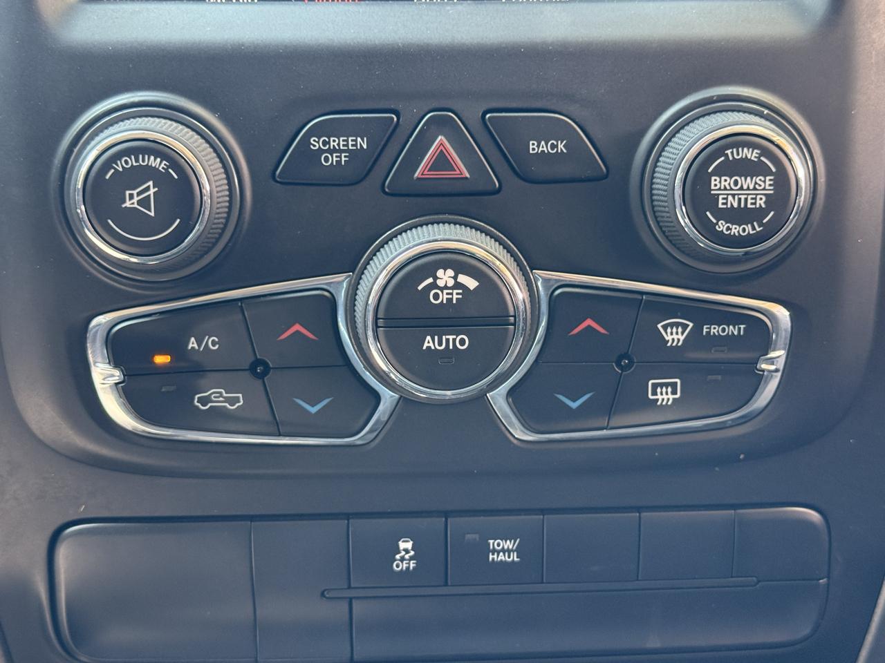 RAM 1500 Classic Express 4x2 Crew Cab 5'7" Box 2019