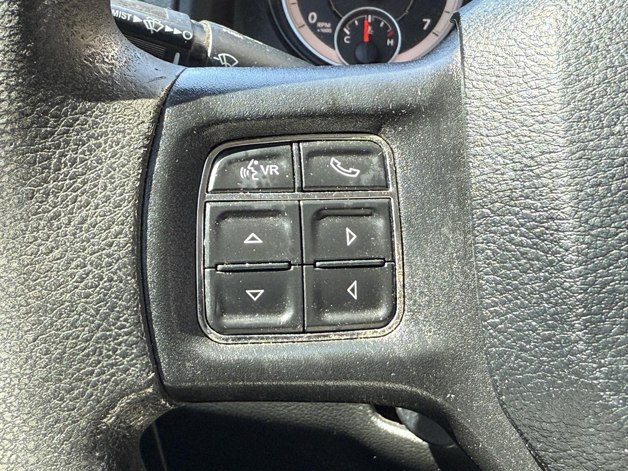 RAM 1500 Classic Express 4x2 Crew Cab 5'7" Box 2019