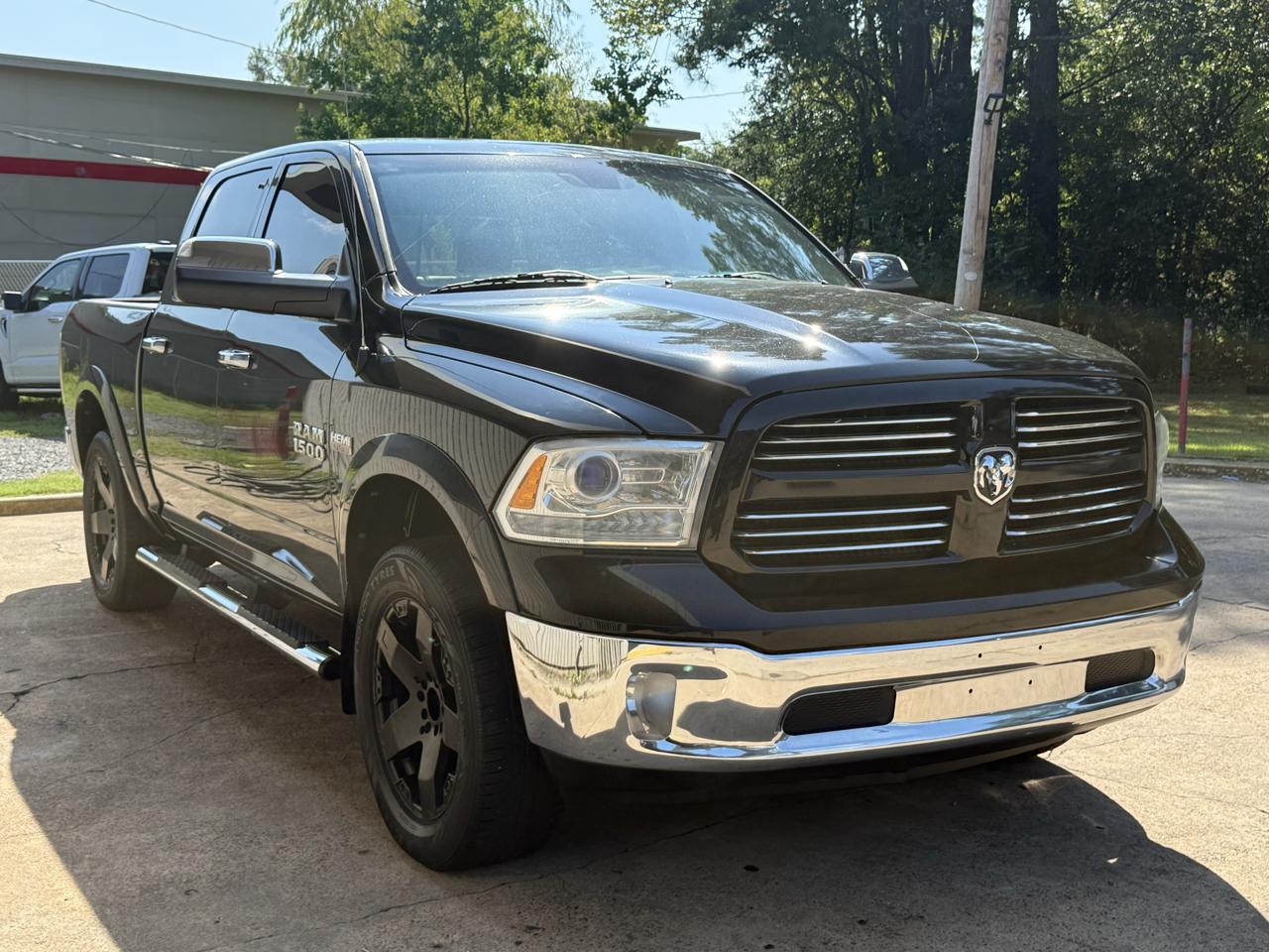 RAM 1500 4WD Crew Cab 140.5" Laramie 2014