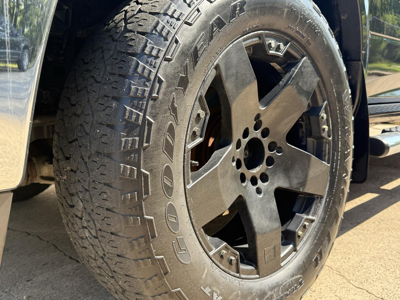 RAM 1500 4WD Crew Cab 140.5" Laramie 2014