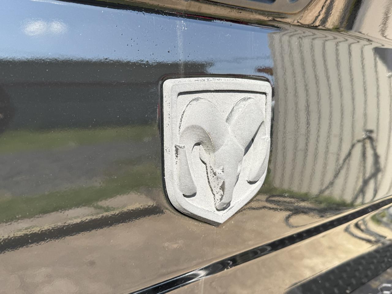 RAM 1500 4WD Crew Cab 140.5" Laramie 2014