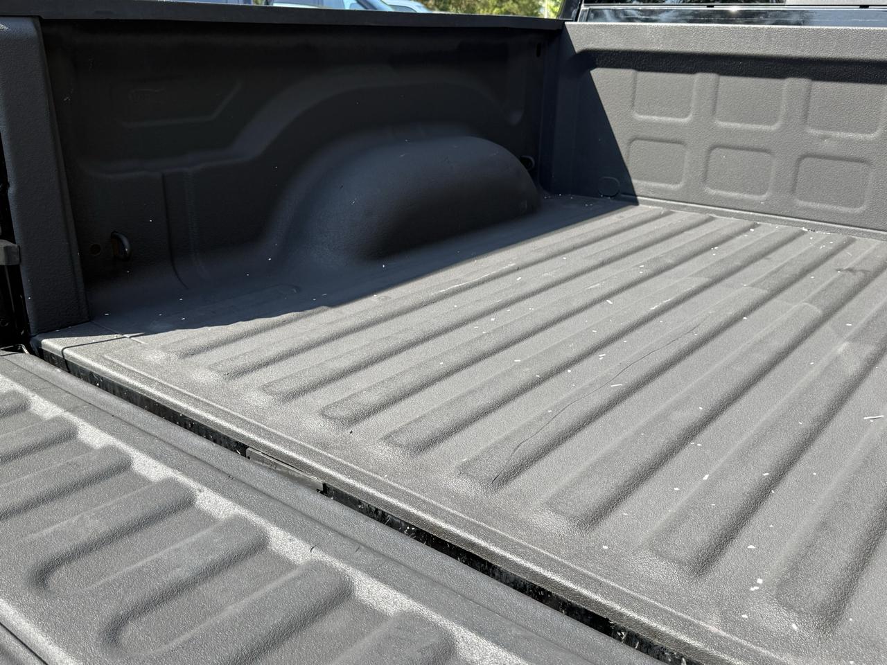 RAM 1500 4WD Crew Cab 140.5" Laramie 2014