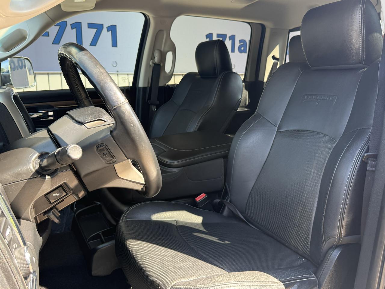 RAM 1500 4WD Crew Cab 140.5" Laramie 2014