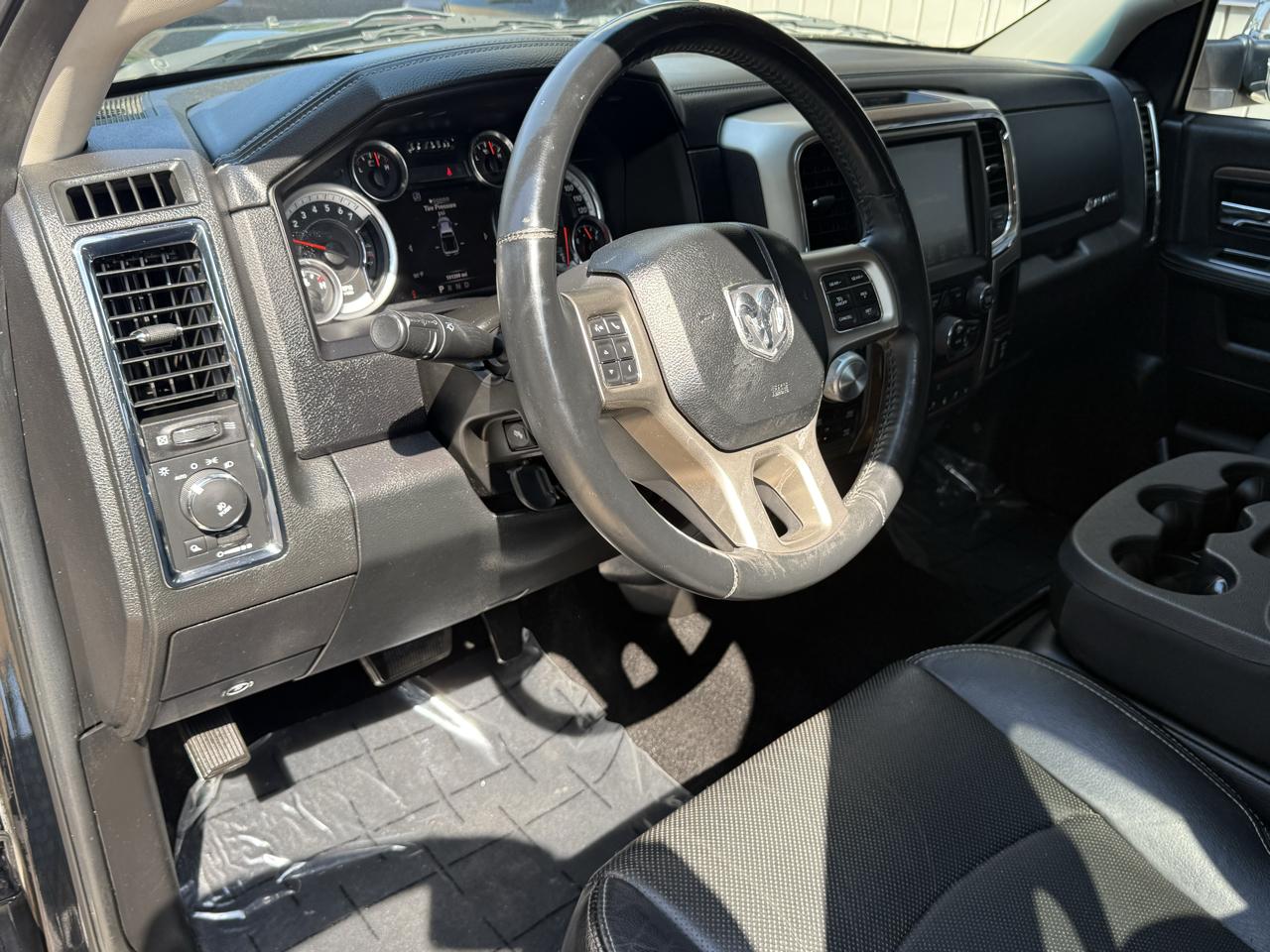 RAM 1500 4WD Crew Cab 140.5" Laramie 2014