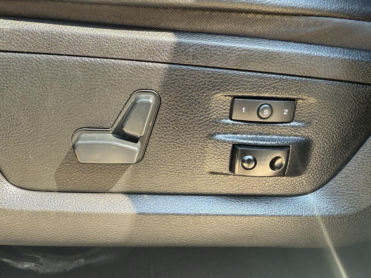 RAM 1500 4WD Crew Cab 140.5" Laramie 2014