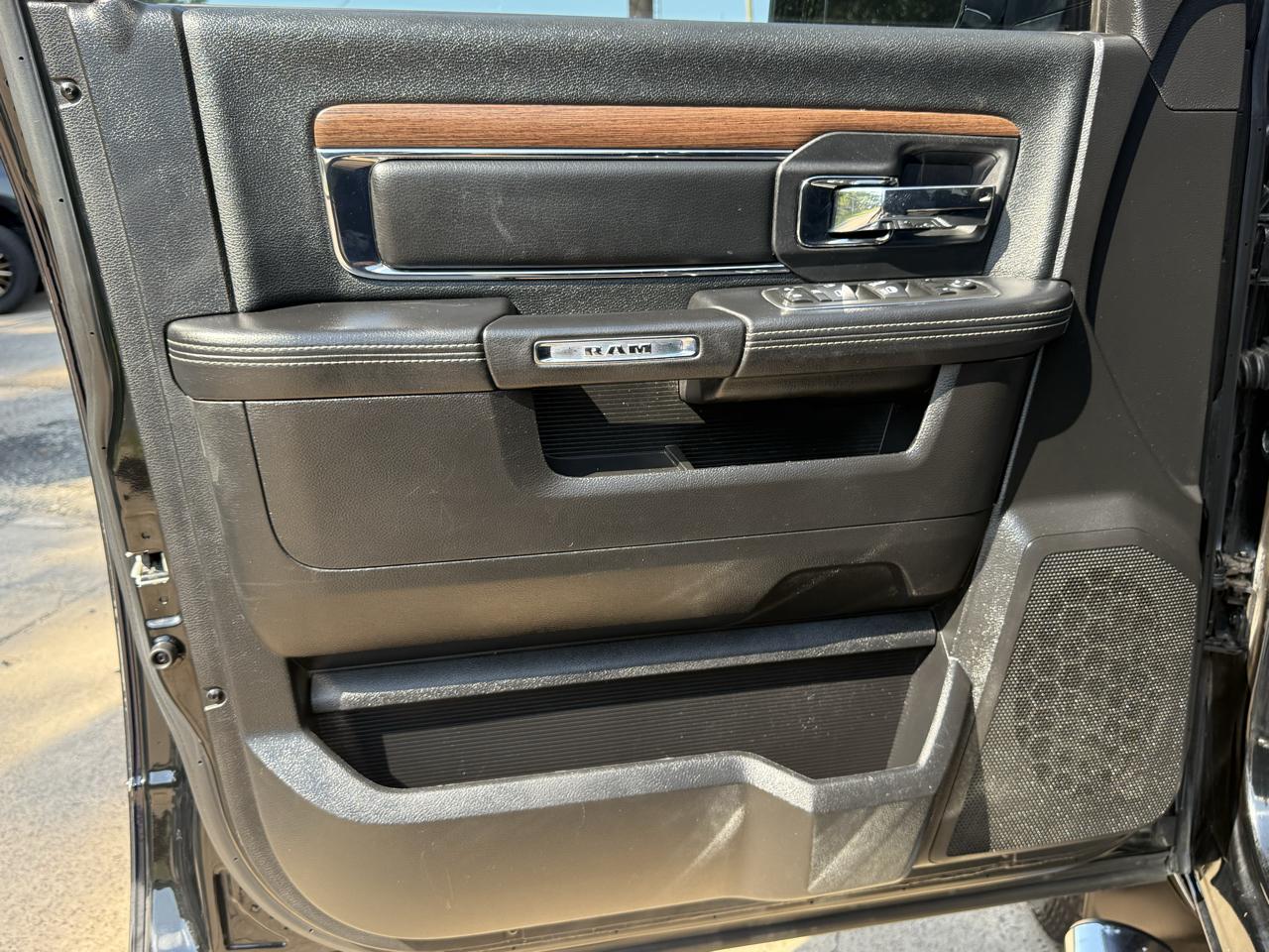 RAM 1500 4WD Crew Cab 140.5" Laramie 2014