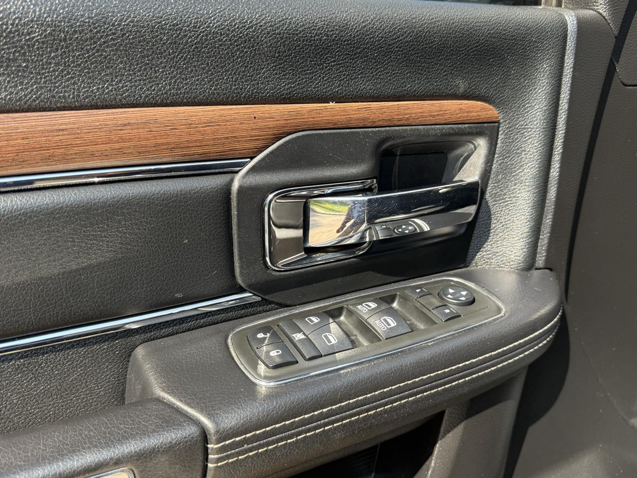 RAM 1500 4WD Crew Cab 140.5" Laramie 2014