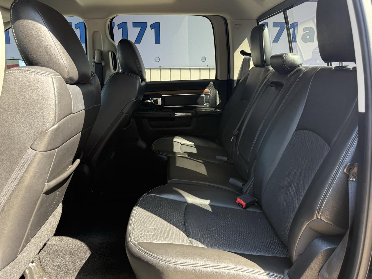 RAM 1500 4WD Crew Cab 140.5" Laramie 2014