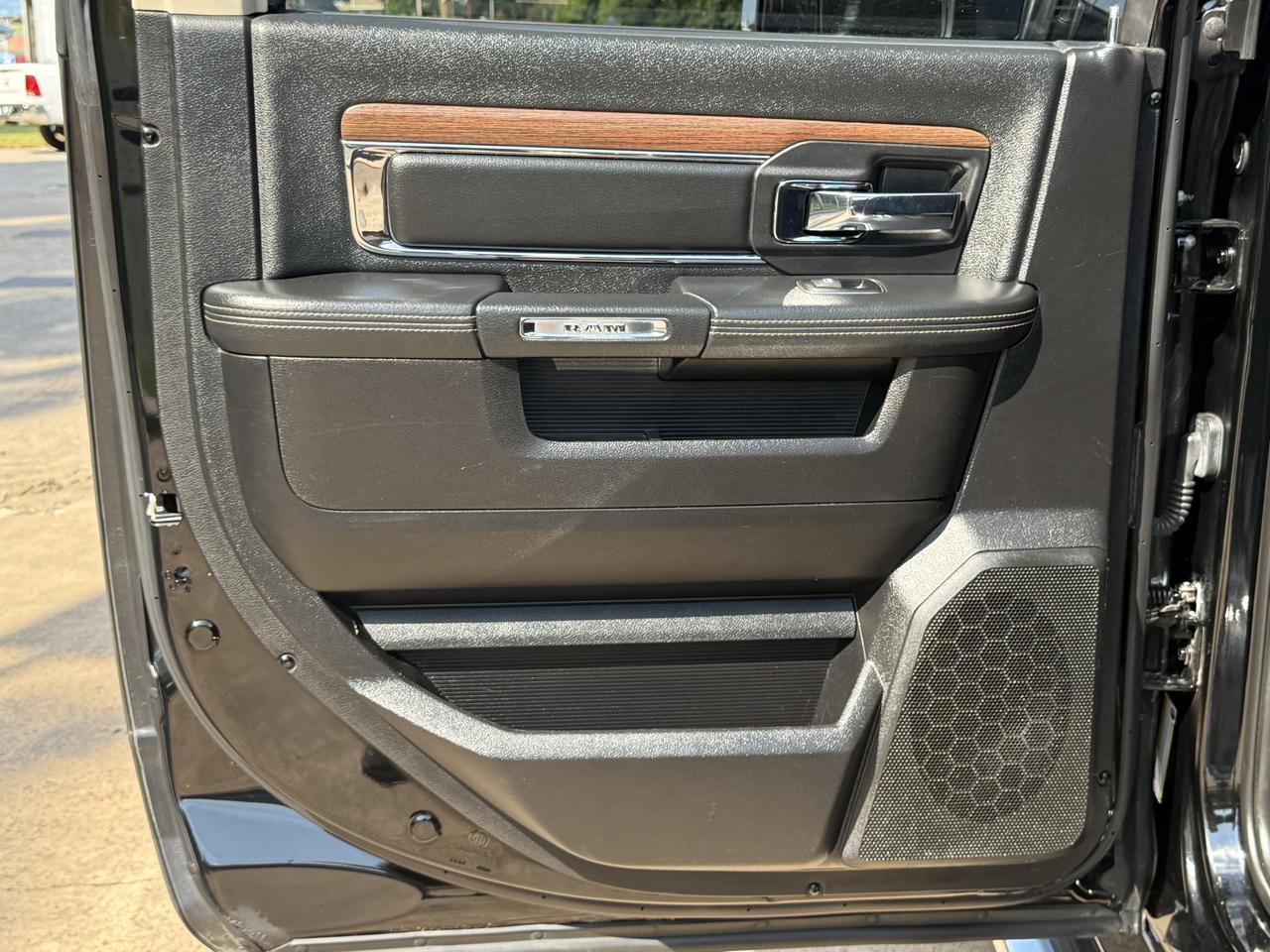 RAM 1500 4WD Crew Cab 140.5" Laramie 2014