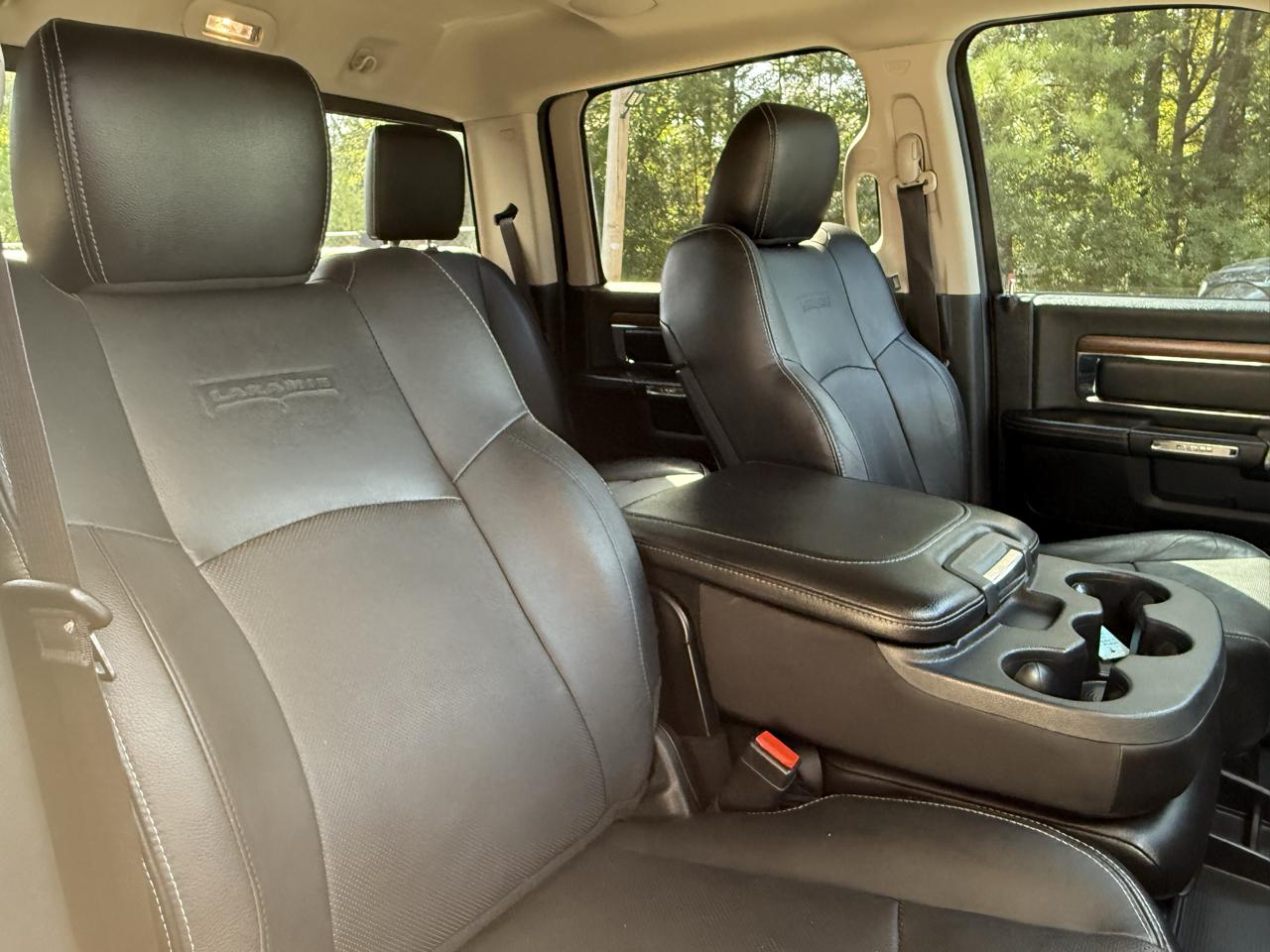 RAM 1500 4WD Crew Cab 140.5" Laramie 2014