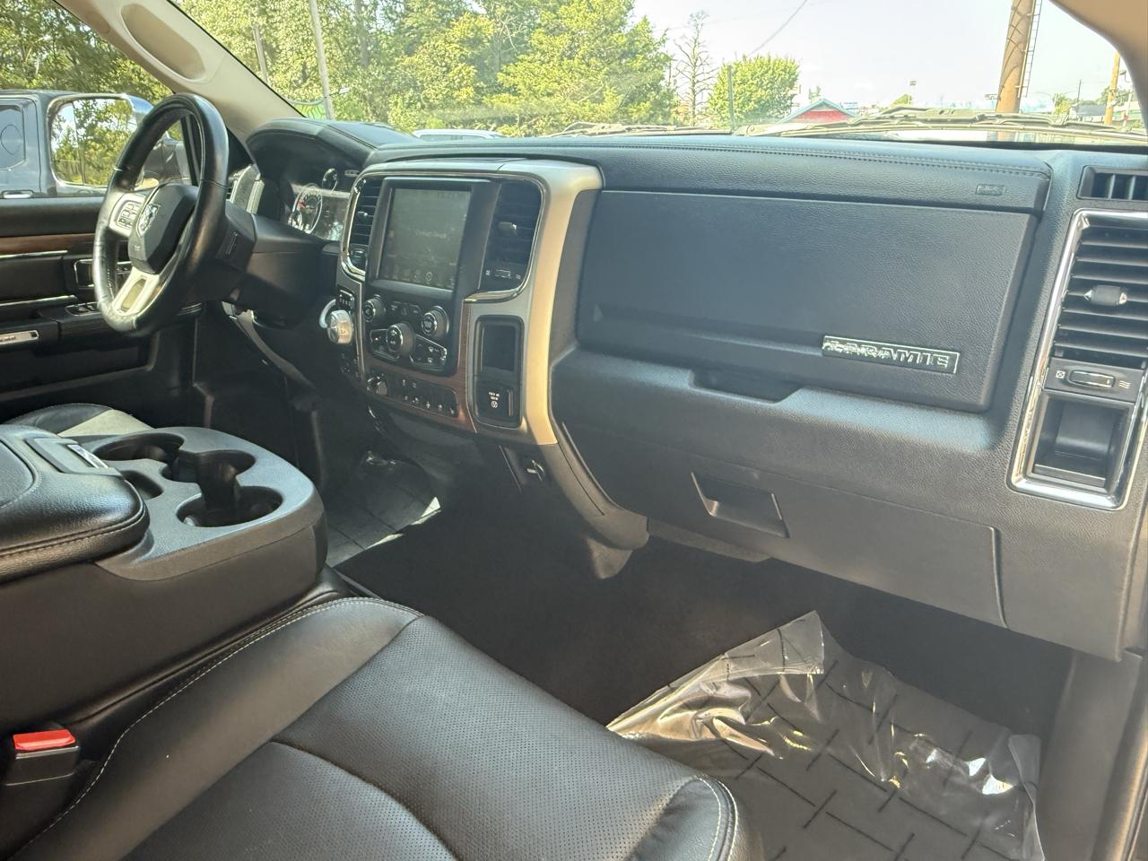 RAM 1500 4WD Crew Cab 140.5" Laramie 2014