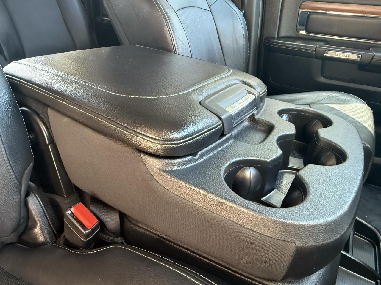 RAM 1500 4WD Crew Cab 140.5" Laramie 2014