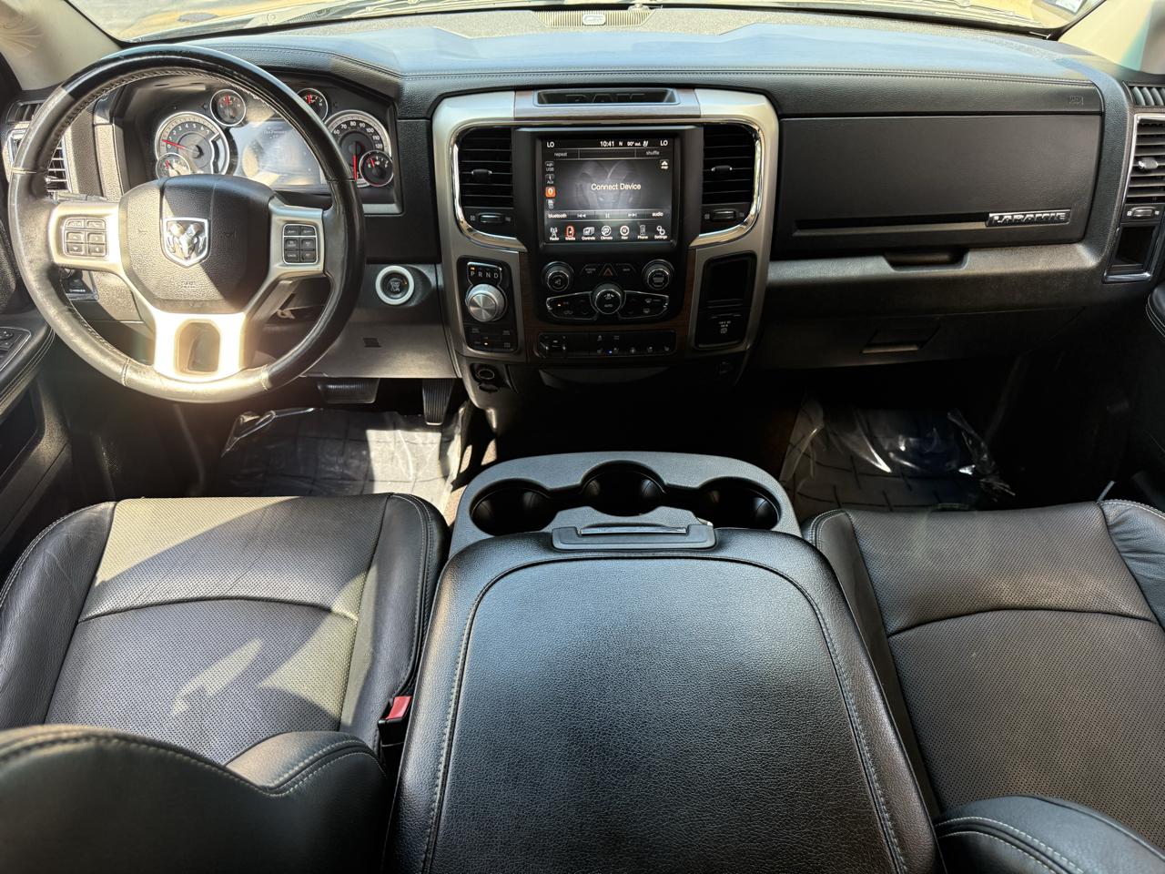 RAM 1500 4WD Crew Cab 140.5" Laramie 2014