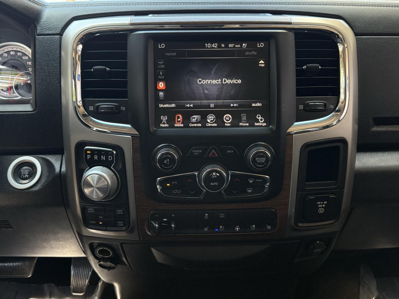 RAM 1500 4WD Crew Cab 140.5" Laramie 2014