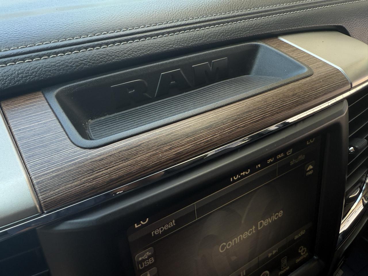 RAM 1500 4WD Crew Cab 140.5" Laramie 2014