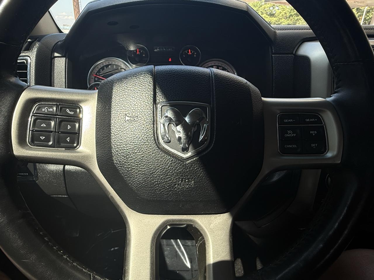 RAM 1500 4WD Crew Cab 140.5" Laramie 2014